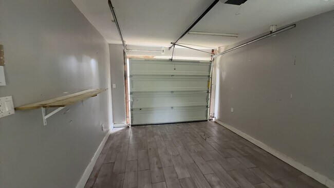 Building Photo - 2020 Tulane Dr