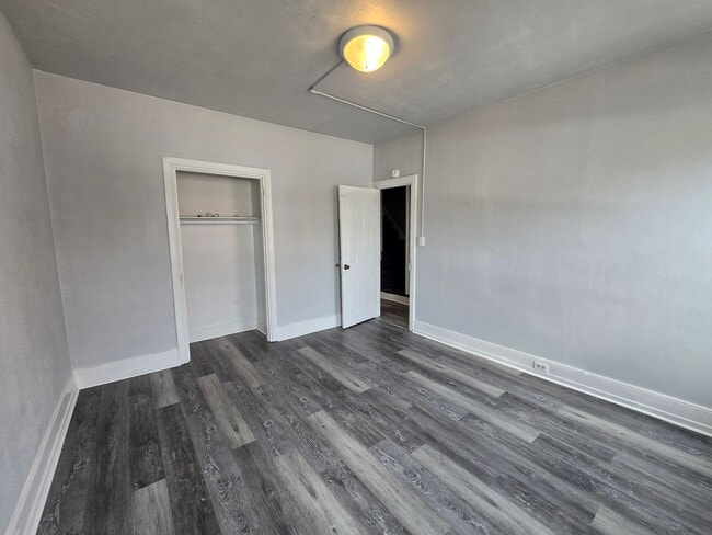 Building Photo - 216 N 6th St