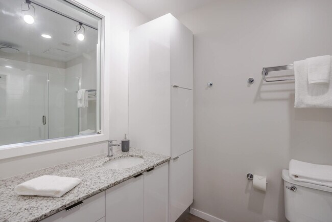 Building Photo - 9-JAN-JAN E 4th St