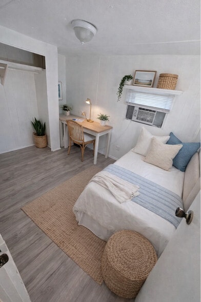 Building Photo - 215 Weeks Rd