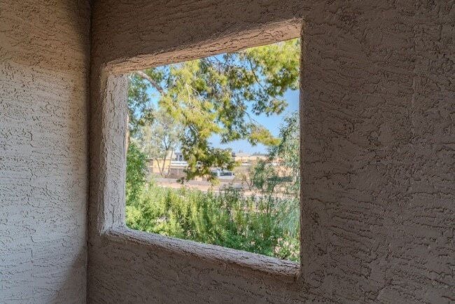 Building Photo - 2-bedroom condo is now available in Scotts...