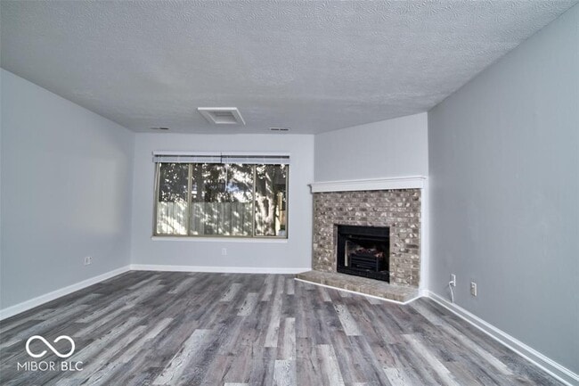 Building Photo - 9740 Lakeshore Dr E