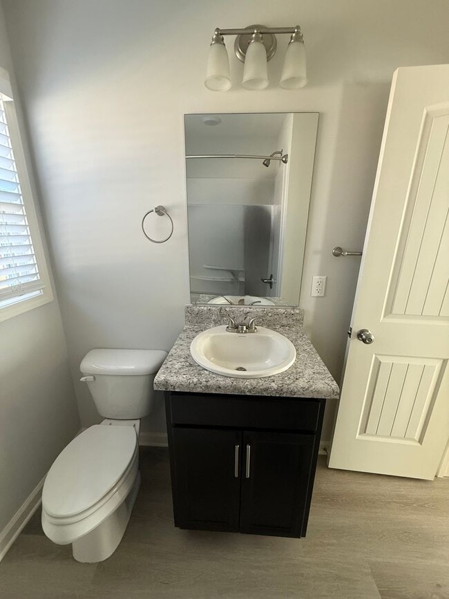 Building Photo - Remodeled 3 Bedroom / 1 Bath Home