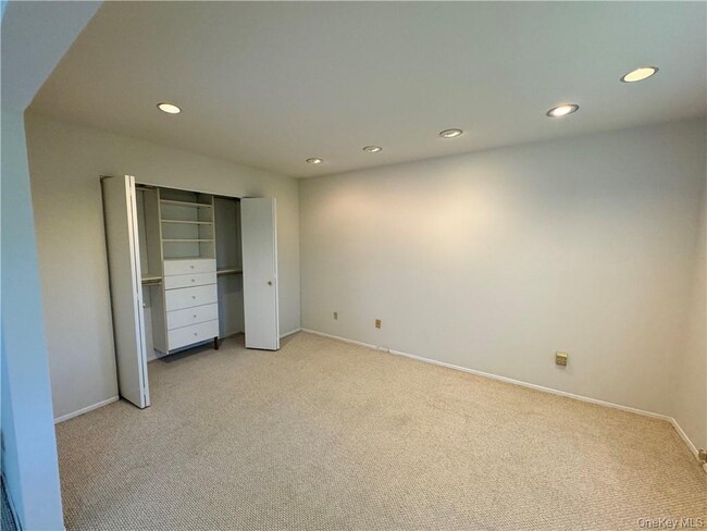 Building Photo - 17 Rambling Brook Rd