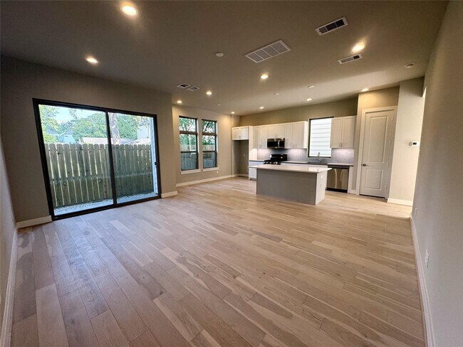 Building Photo - 540 Janisch Rd