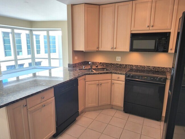 Building Photo - 57 E Delaware Pl