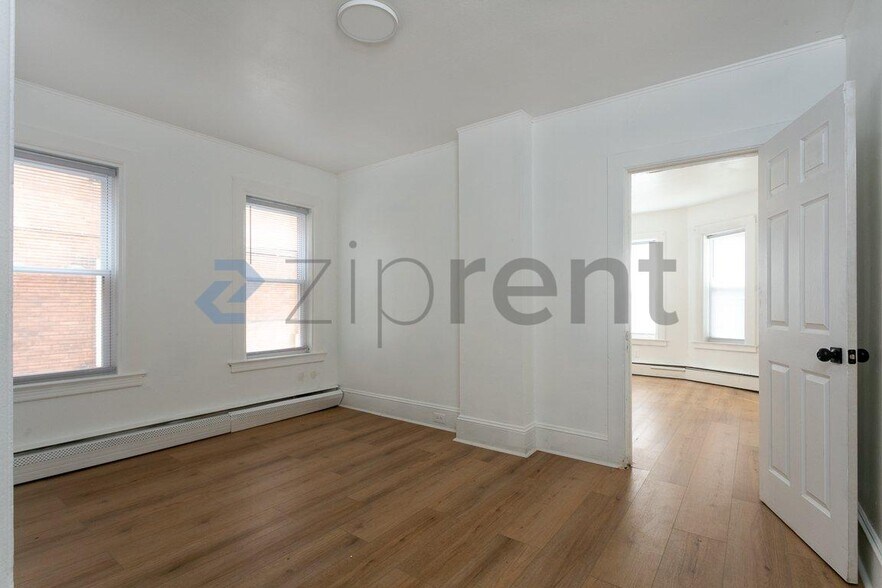 Building Photo - Unit 1R