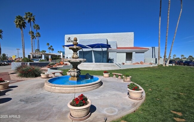 Building Photo - 1831 E Lindrick Dr