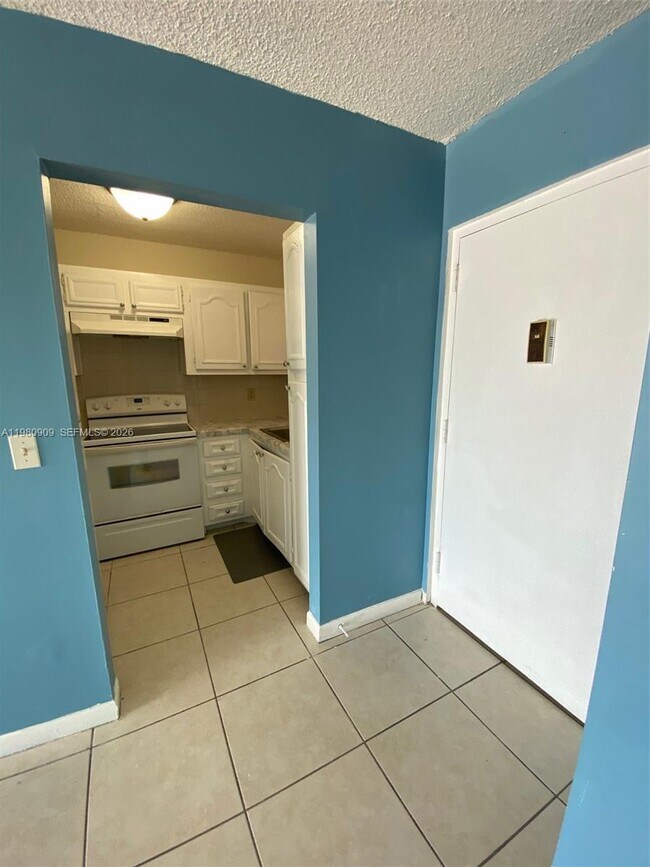 Building Photo - 6820 W Flagler St