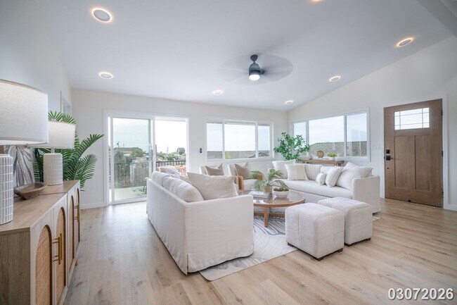 Building Photo - Fully Remodeled, Rarely Available 3BR/2BA/2PKG in Orchard Hills, Aeia Heights