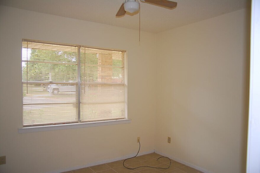 Building Photo - 109 Ralph Dr