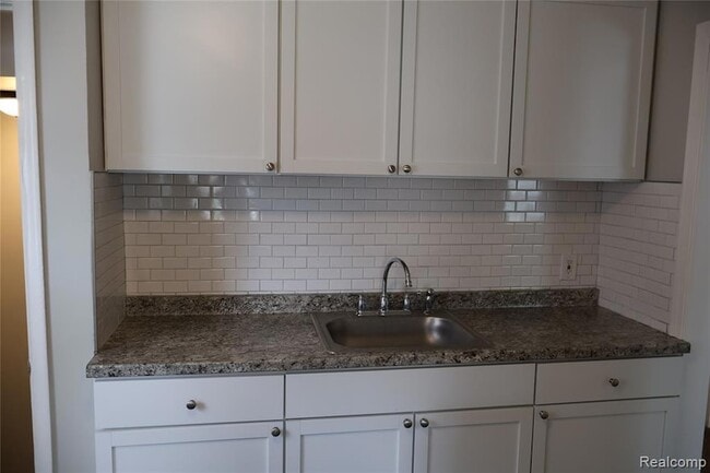Building Photo - 5559 Bluehill St