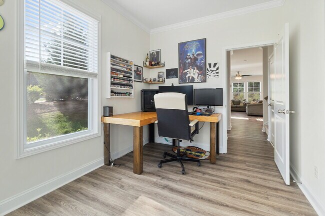 Building Photo - $2,495 - MOVE IN SPECIAL! $300 off 1st Mon...