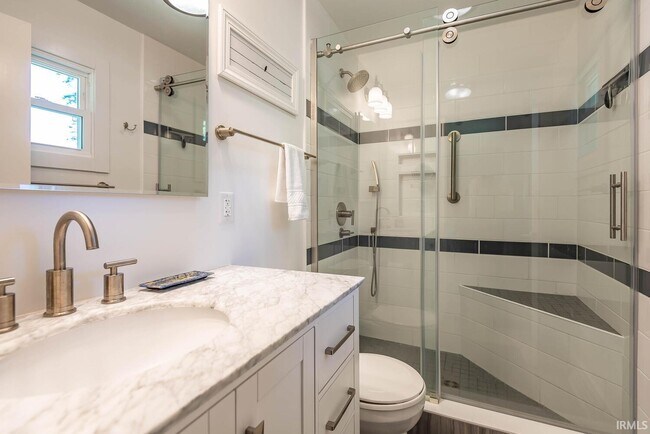 Building Photo - 1708 E Windsor Dr