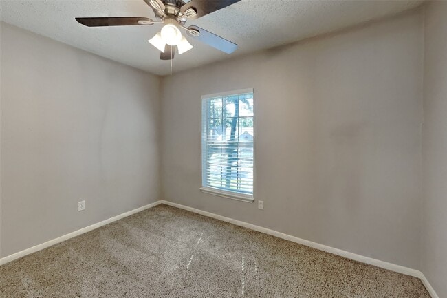 Building Photo - 9322 Wandsworth Dr