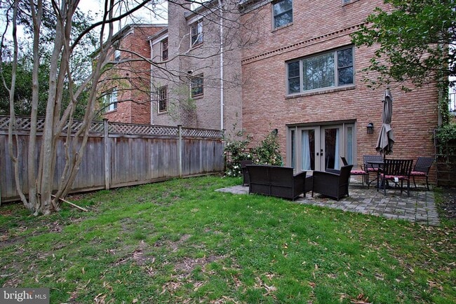 Building Photo - 1560 Westmoreland St