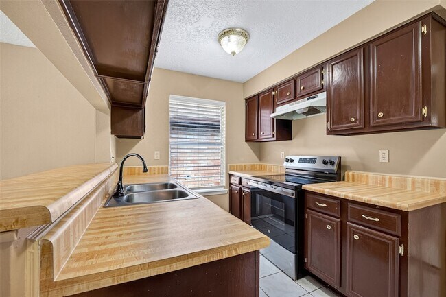 Building Photo - 1379 Wrotham Ln