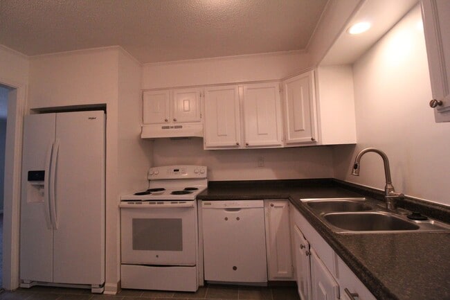 Building Photo - October FREE On This 3 Bedroom 2 Bath Home...