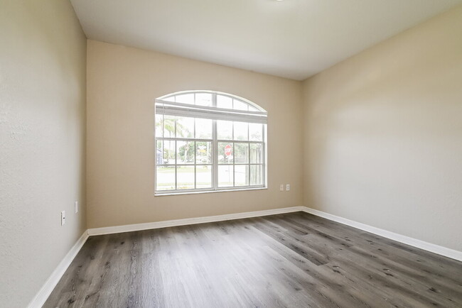 Building Photo - 1195 Lake Pl Ct