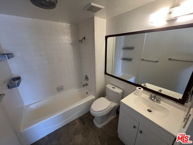 Building Photo - 1328 9th St