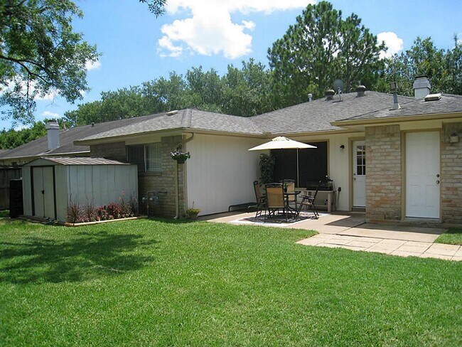 Building Photo - 3103 Sam Houston Dr