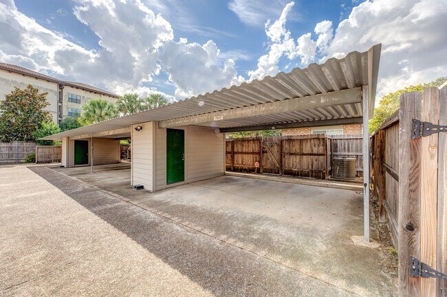 Building Photo - 7547 Brompton St