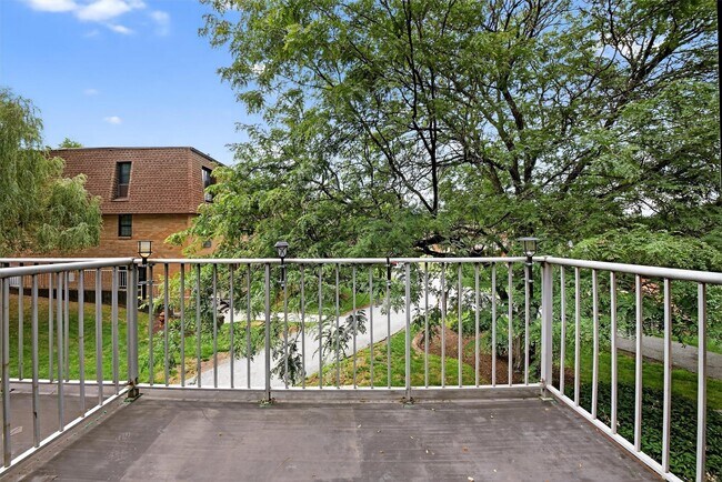 Building Photo - 424 Carpenter Ave