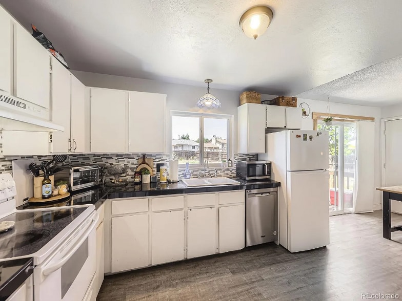 Building Photo - 10895 Fairfax Way