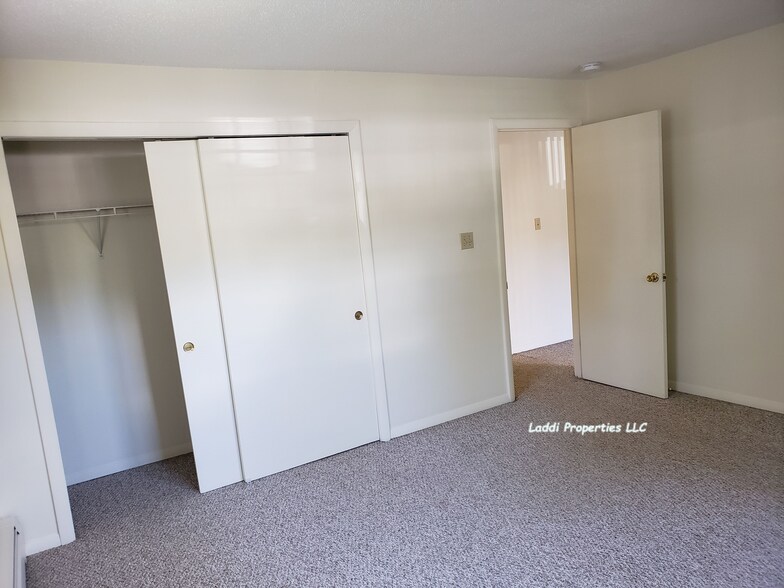 Walk-in Closet - 86 Beacon St