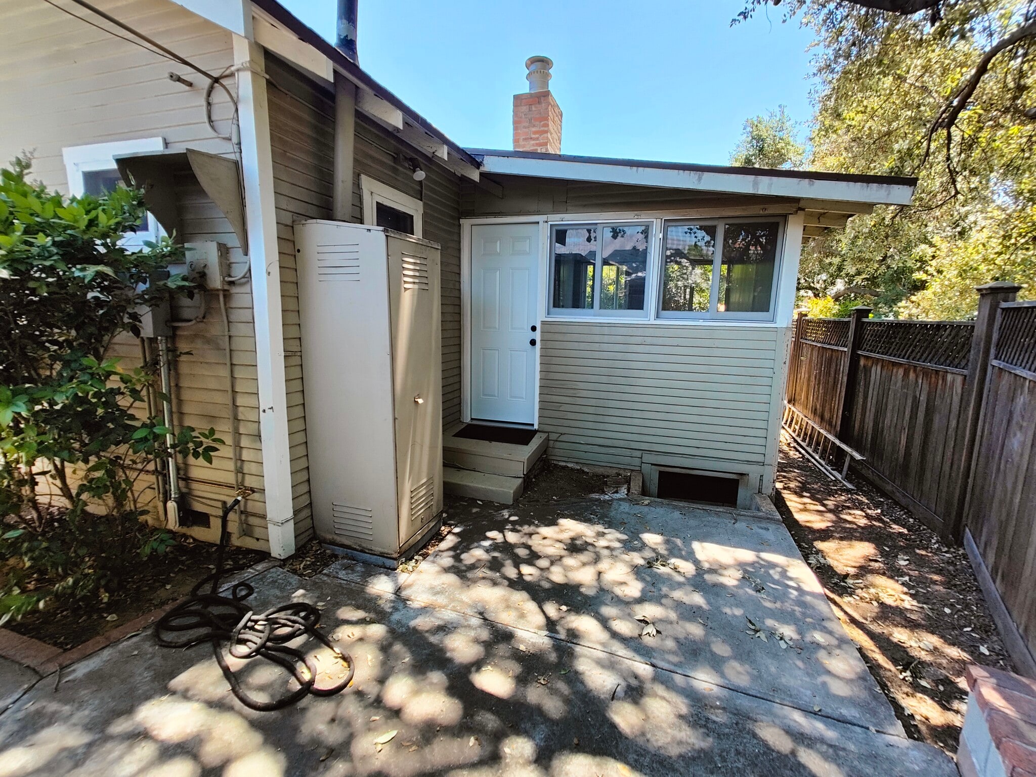 Building Photo - 107 S Meridith Ave