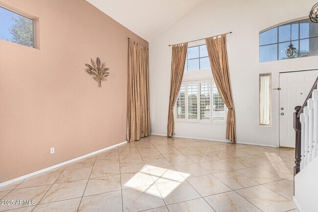 Building Photo - 602 W Canary Way