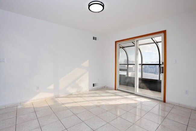 Building Photo - 1150 70th St