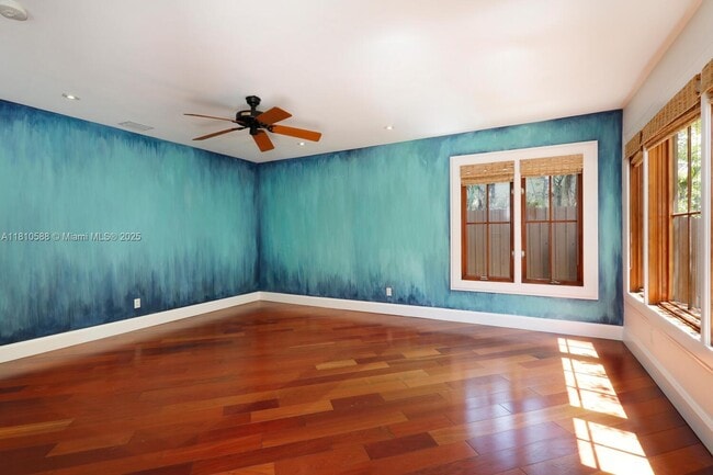 Building Photo - 2527 Inagua Ave