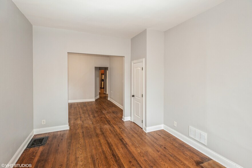 Living room looking toward dining and hallway - 6320 N Paulina St