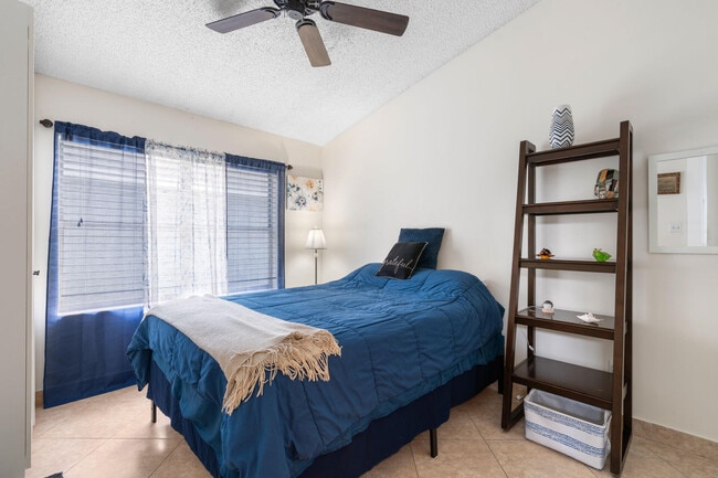 Building Photo - 5078 Willow Pond Rd W