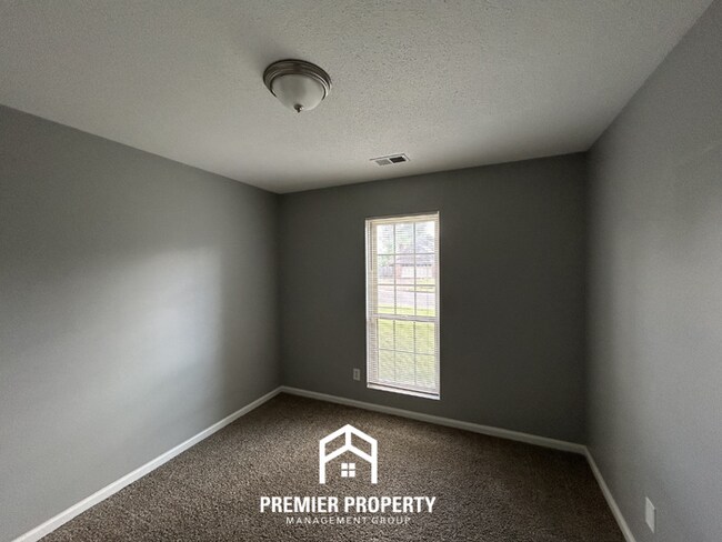 Building Photo - Massive 5BR/3BA Estate in 38125 | 2,700+ SQ FT, Vaulted Ceilings & Tile Floors