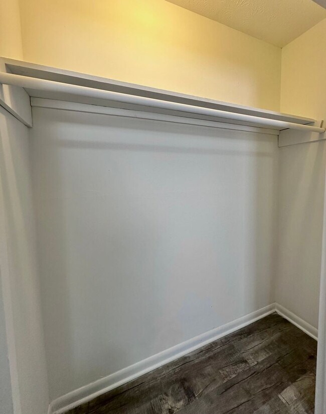 Building Photo - Parkway Apartments – Convenient 2-Bedroom ...