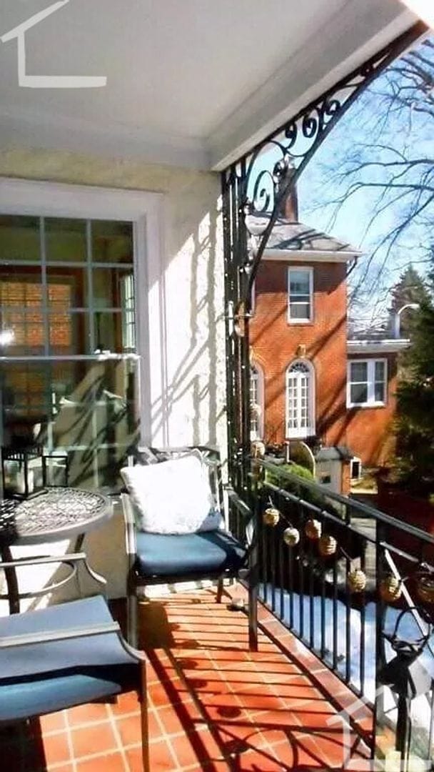 Building Photo - Single-Family House, High-End Appliances, Garage Parking, Central Heat/AC