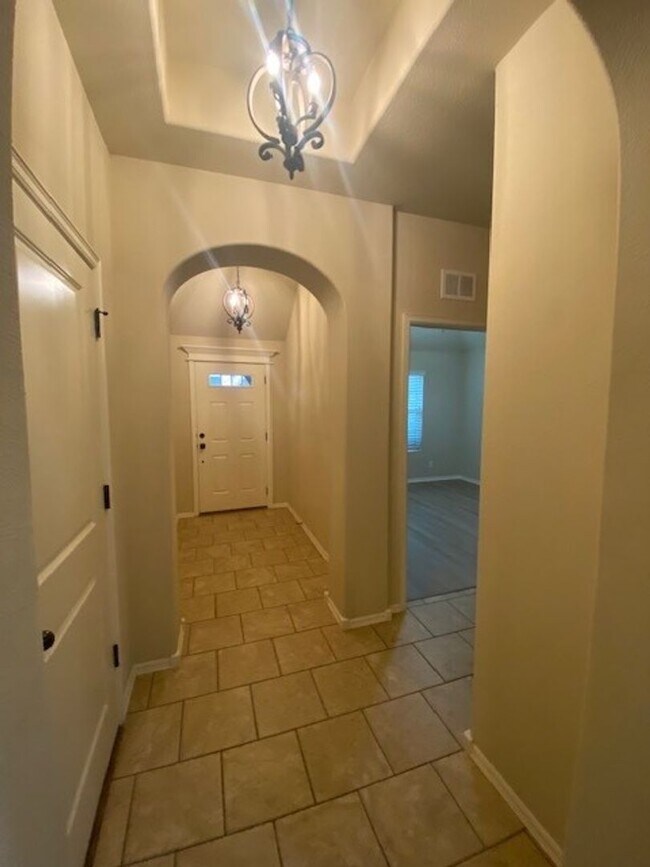 Building Photo - Spacious 4 Bed | 2 Bath | Large backyard | Bixby