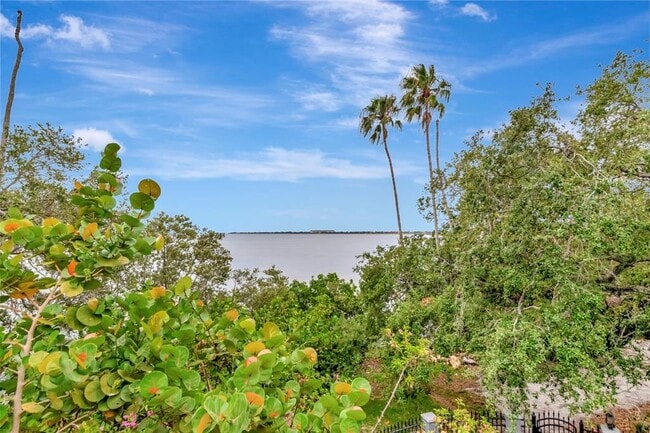 Building Photo - 6220 Bayshore Blvd