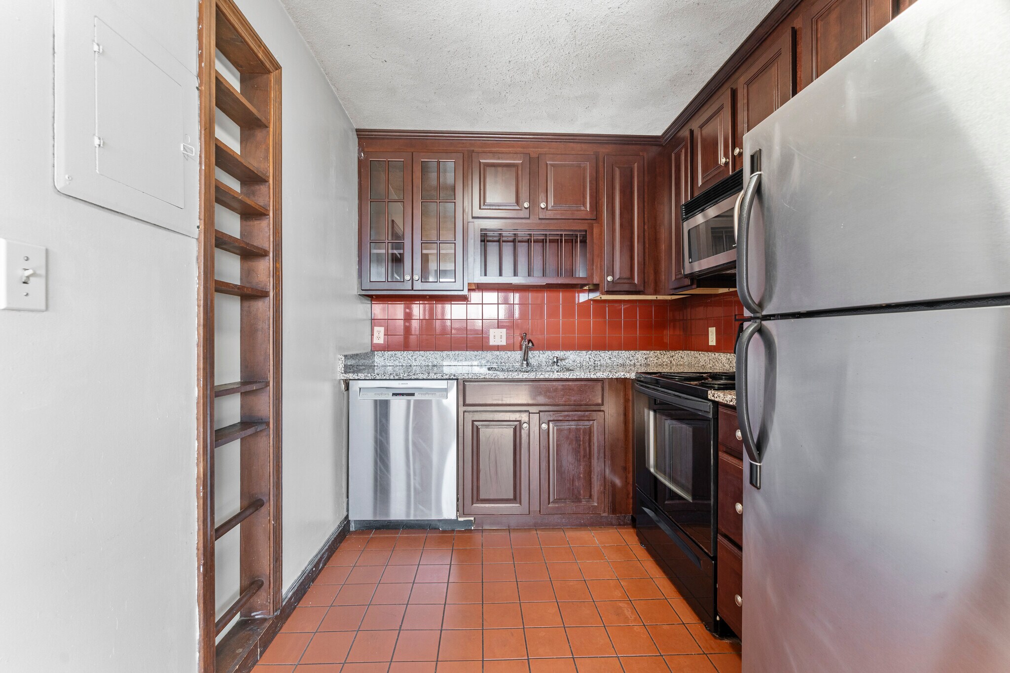 kitchen - 660 Tremont St