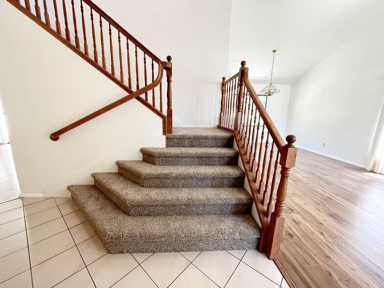 Building Photo - 14353 Bourgeois Way