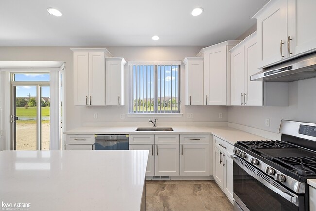 Building Photo - 23827 Shadow Woods Dr