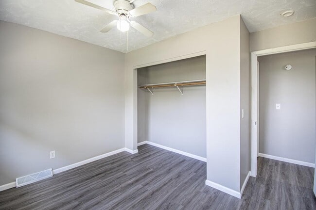 Building Photo - 1220 Hillcrest Dr