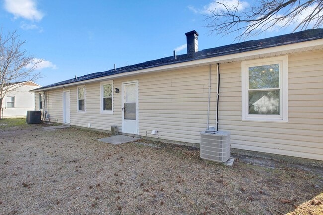 Building Photo - 2 Bedroom Duplex in Jacksonville