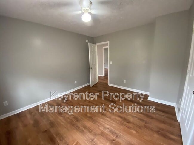 Building Photo - 1050 B St