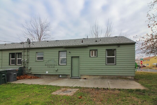 Building Photo - 3 Bed/1 Bath Duplex in Central Richland