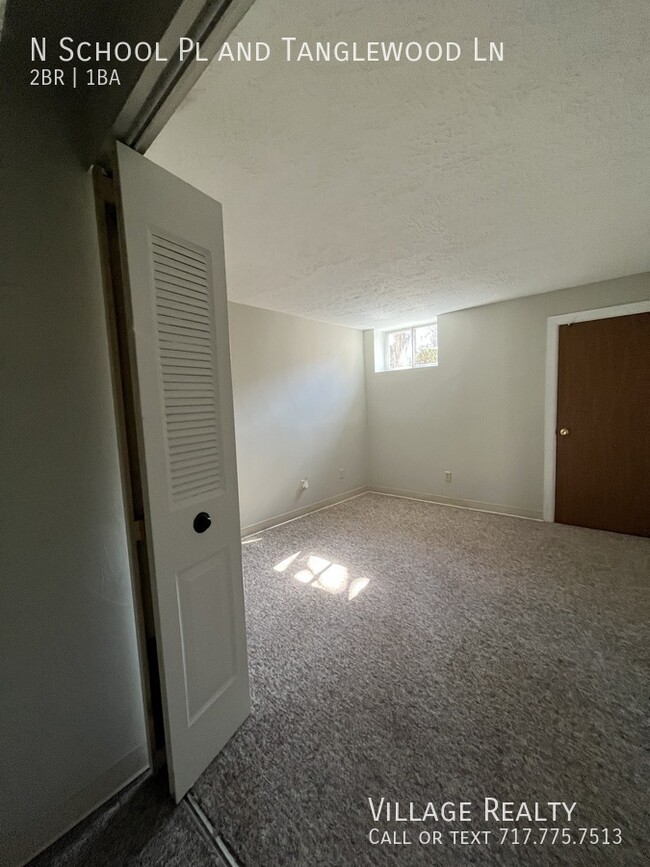 Building Photo - No Steps! Roomy 2-Bed with A/C & Off-Stree...