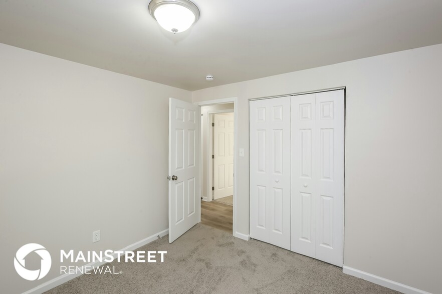 Building Photo - 5013 Split Oak Dr
