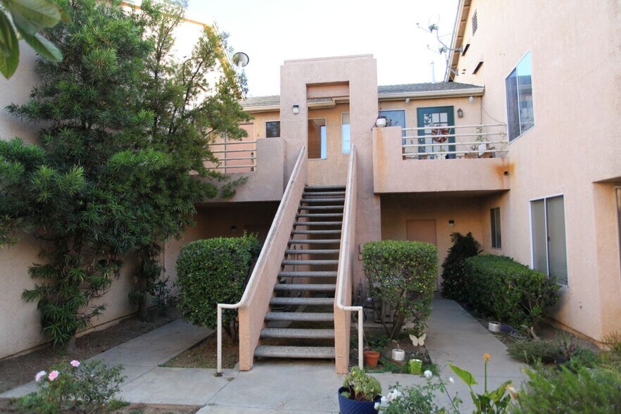 Building Photo - 11068 Sharp Ave